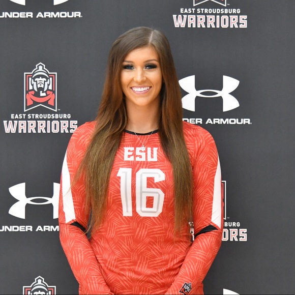 Meet your Posher, Stephanie🤩 - Picture 3 of 7